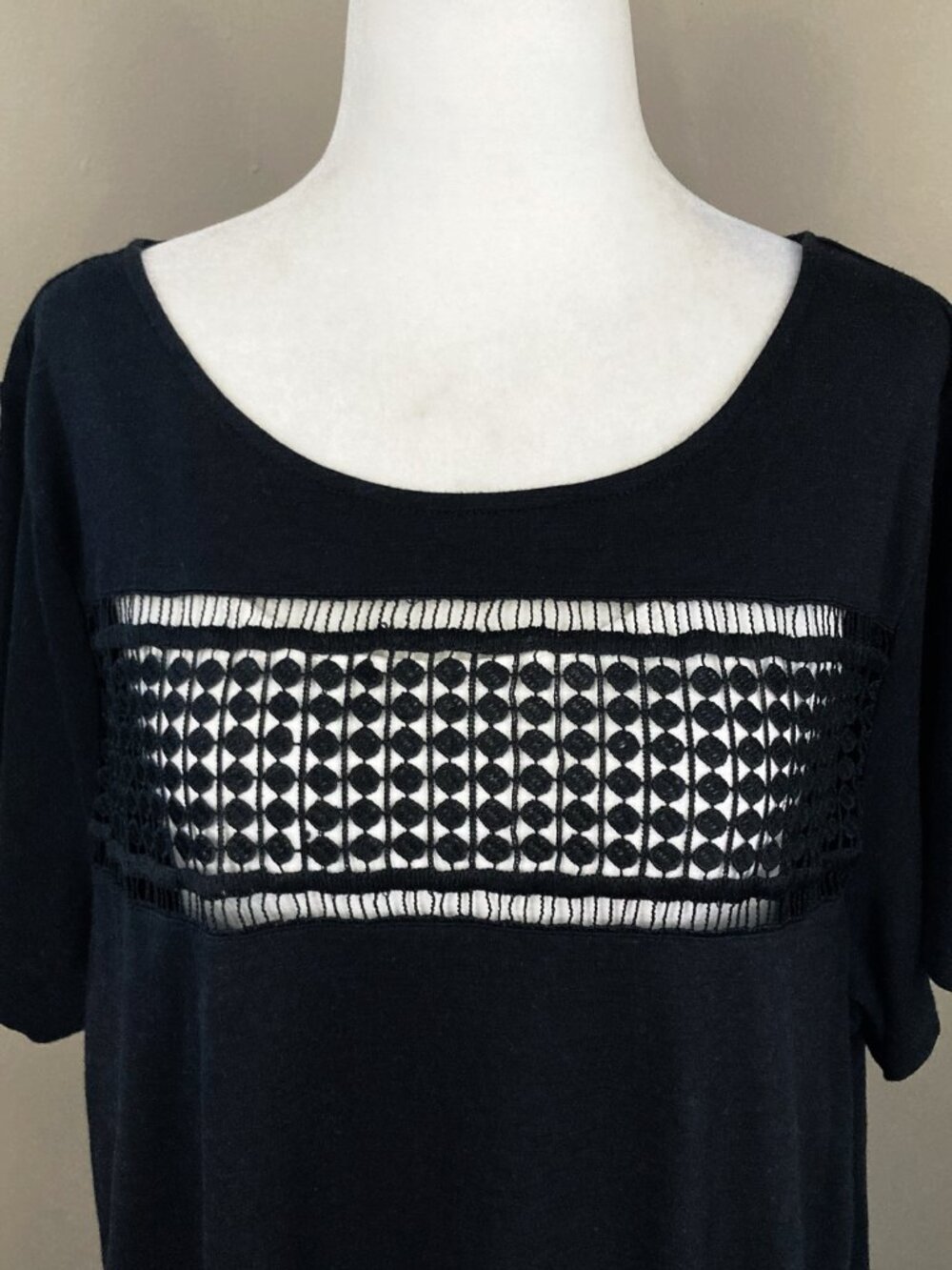 PENNINGTON'S Plus size black t-shirt w/ geometric crochet lace bust XL 1X XXL 2X - Picture 4 of 15
